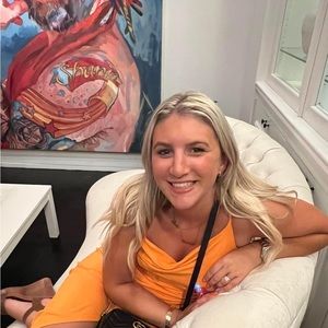 Meet your Posher, Lauren